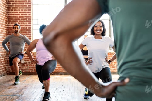 Preview: Diverse people in an exercise class