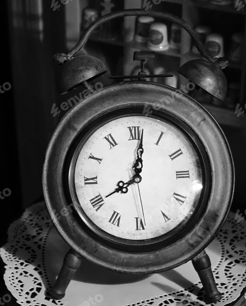 Preview: Vertical grayscale of an old vintage alarm clock