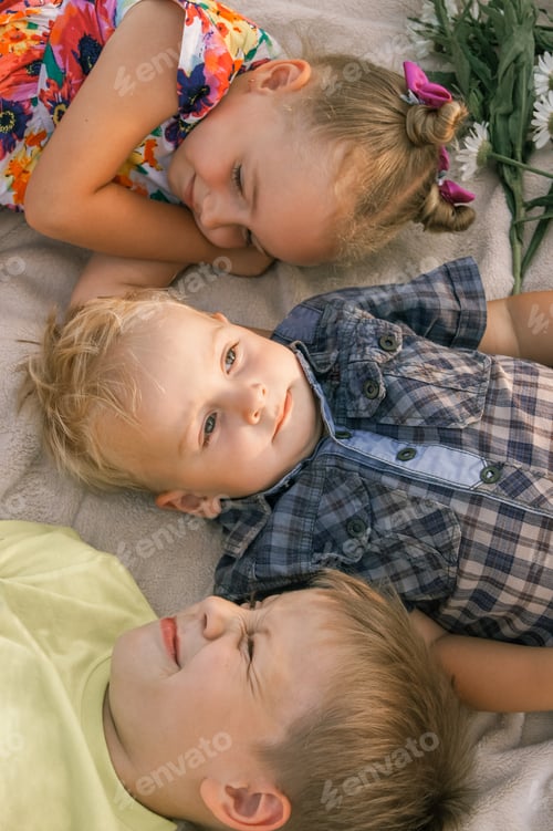 Preview: Children walk in the park