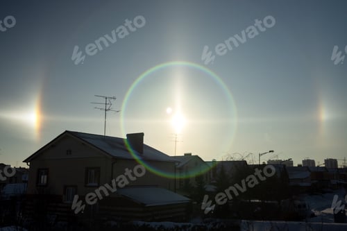 Preview: A beautiful sunny halo on a winter day in the city.