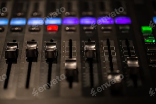 Preview: fader digital mixing console with volume meter