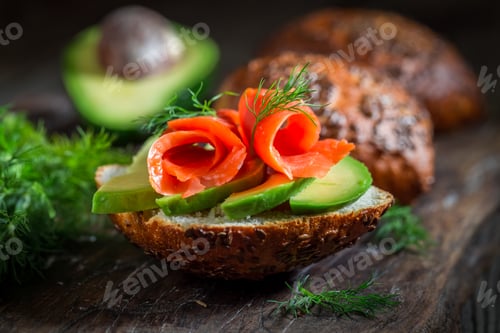 Preview: Spring bun with avocado, dill and salmon