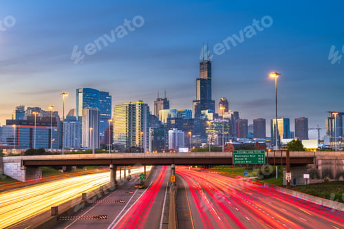 Preview: Chicago, Illinois, USA downtown skyline over highways