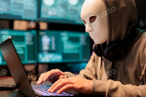 Preview: Dangerous impostor with masked identity hacking server
