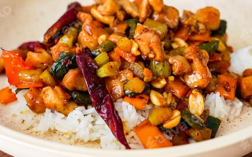 Preview: Stir fry vegetables in frying pan, chicken, bell pepper, mushrooms. Homemade fresh fried vegetables