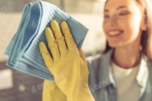 Preview: Woman cleaning her bathroom