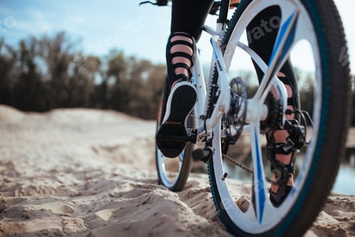 Preview: cyclist sneaker on pedal close up