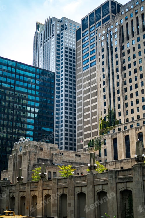 Preview: Skyscrapers and historic buildings in downtown Chicago.