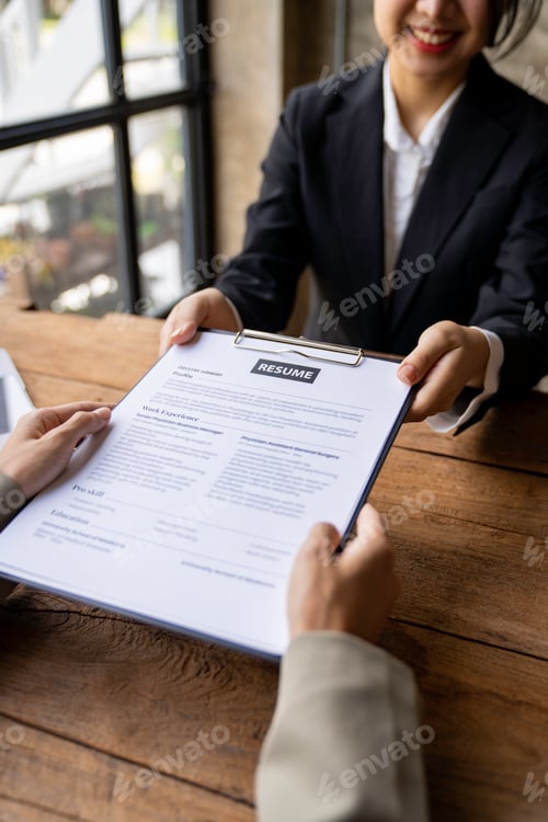 Preview: HR manager interviewing job applicants Successful job interviews work history Recruiters or managers