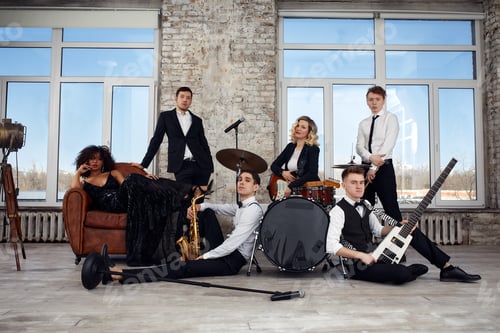 Preview: Young international musicians, a band performing on the loft stage. The concept of music, hobby