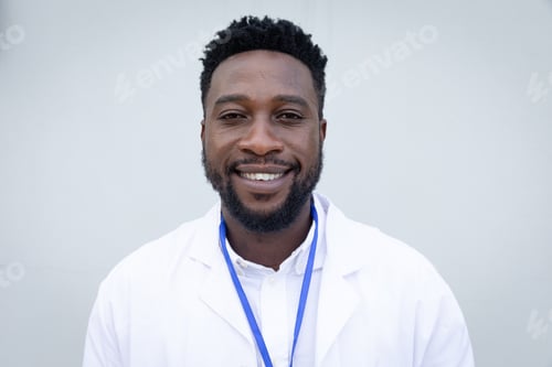 Preview: Portrait of male health worker against grey background