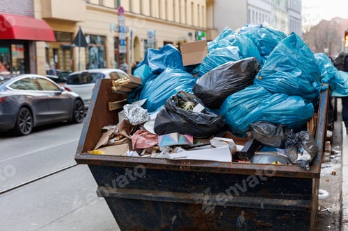 Vista previa: Big metal overloaded dumpster skip container full of plastic trash litter bags near residential