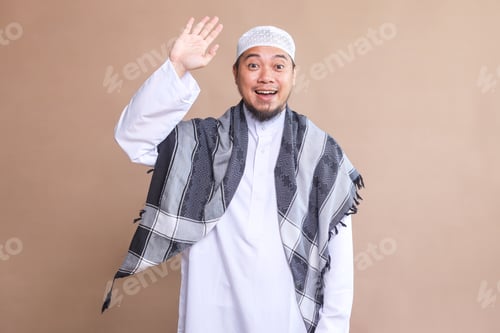 Preview: Muslim Man Waving Hand