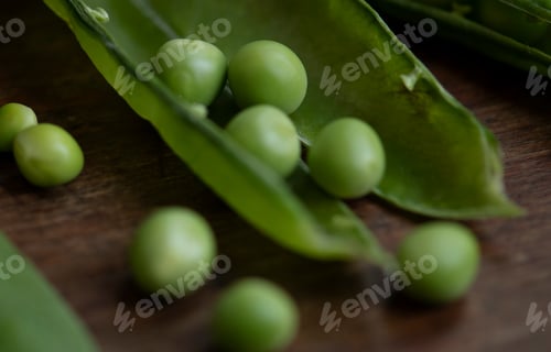 Preview: Close up of a green pea pod food photography recipe idea