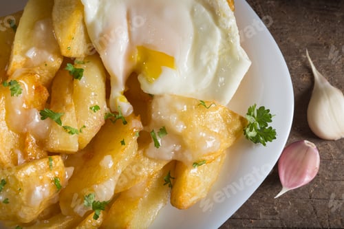 Preview: Homemade french fries (potatoes) with garlic sauce