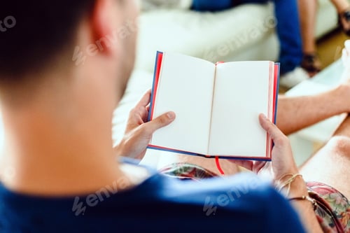 Vista previa: Young man reads a book of poetry, a fashion hobby among European intellectuals.