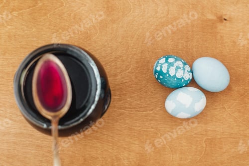 Preview: Natural dye easter eggs on wooden table