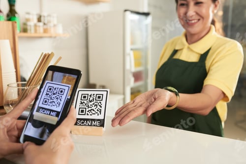 Preview: Customer Scanning QR Code