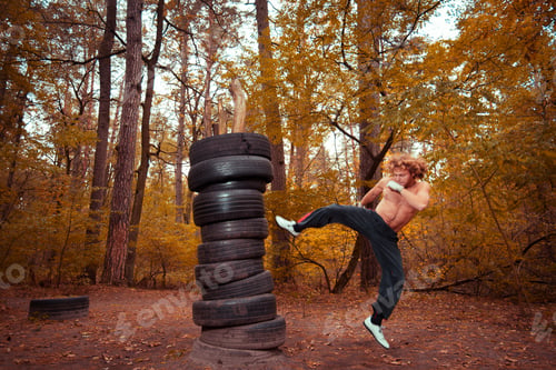 Preview: Boxing Homemade Pear, Made From Car Tires. Fighter Fulfills Kick.