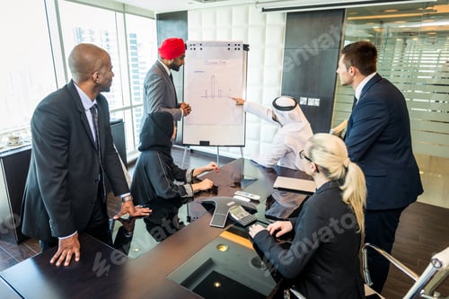 Preview: Business team in Dubai