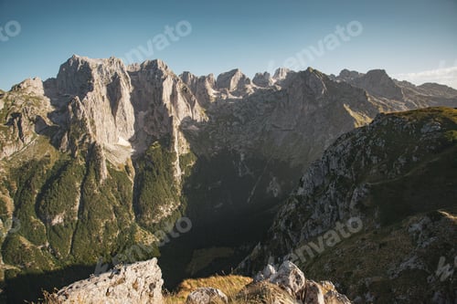 Preview: View of mountains with greenery-covered cliffs, showing breathtaking scenery