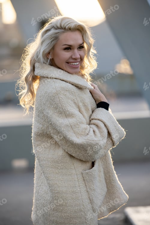Preview: Beautiful blond woman with evening makeup, long waved hair, posing