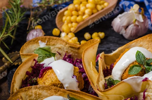 Preview: Falafel with herbs and cabbage