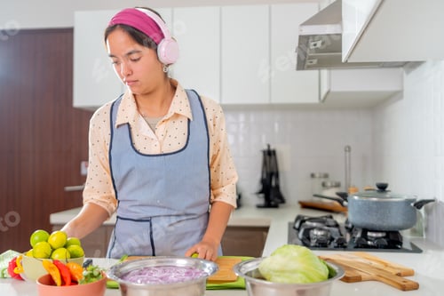 Preview: Young latin chef preparing ceviche, peruvian culinary tradition