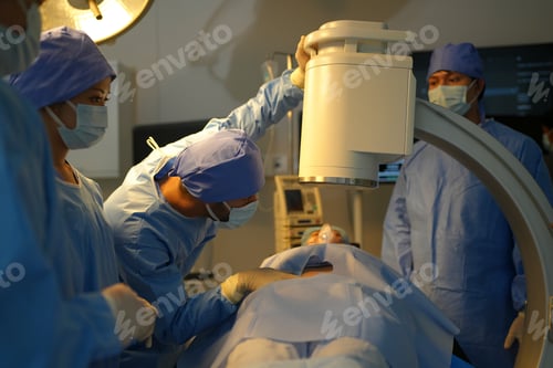 Preview: Medical Team Performs Operation with Advanced Equipment