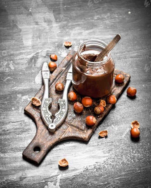Preview: Chocolate butter with hazelnuts.