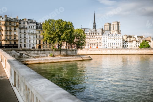 Preview: View on the riverside in Paris