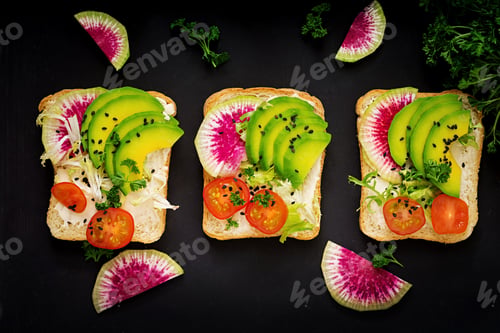 Preview: Vegan sandwiches with avocado, watermelon radish and tomatoes
