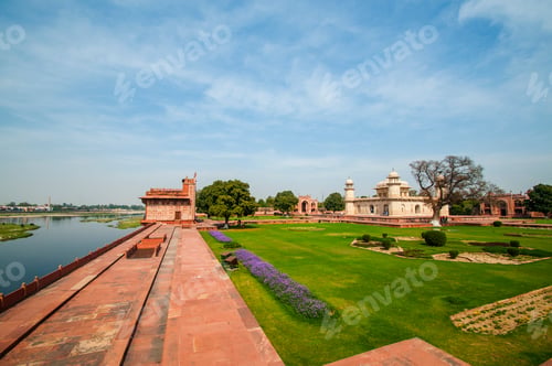 Preview: Itimad-ud-Daulah or Baby Taj in Agra, India