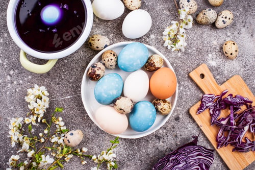 Preview: Process of painting Easter eggs in blue