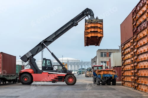 Vista previa: Container stacking in warehouse.