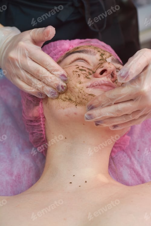 Preview: Cosmetician applying coral face peel