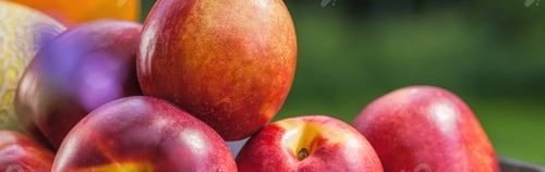Preview: Close-Up Of Fresh Juicy Ripe Nectarines In Basket
