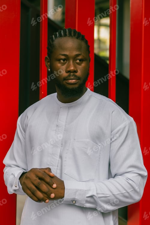 Preview: Close up portrait of a happy african american man smiling wearing ethnic dashiki clothes outdoor in