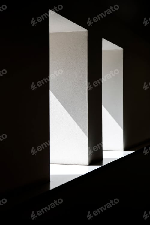 Preview: Side view at windows with bright daylight