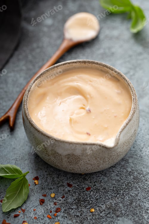 Preview: Homemade creamy chili dip sauce or dressing