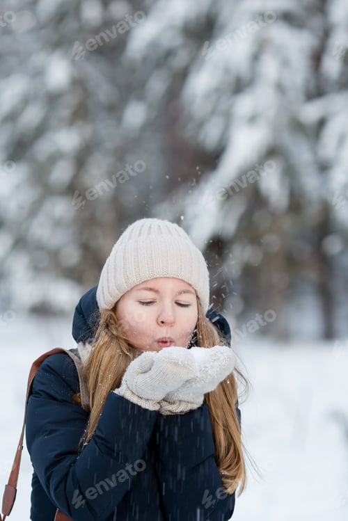 Preview: Happy woman enjoy winter frosty day playing with snow in winter forest. winter lifestyle