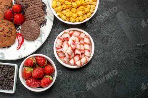 Preview: top view delicious choco biscuits with snacks on dark background photo sweet cookies