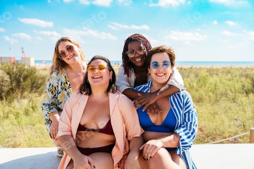 Preview: Group of plus size women with swimwear at the beach