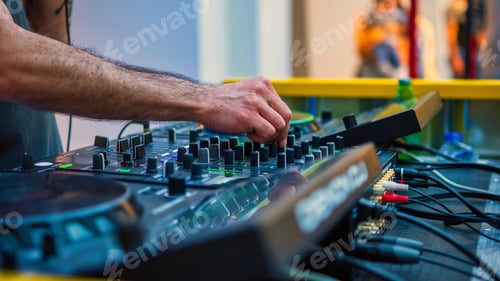 Preview: DJ playing electronic music on its sound board