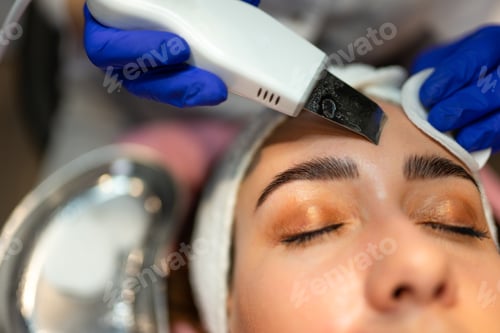 Preview: Facial cleansing procedure with ultrasonic scrubber