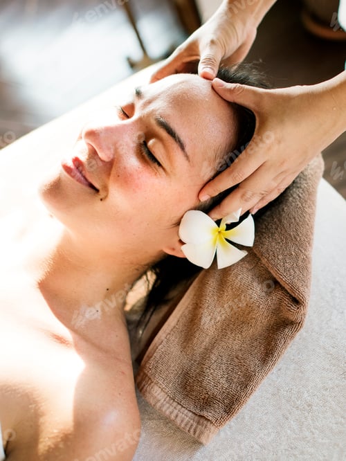 Preview: Woman relaxing from a spa treatment