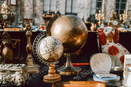 Preview: Two globes on a table at the flea market