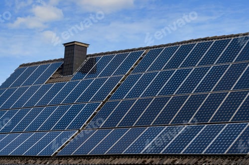 Vorschau: Hausdach mit Sonnenkollektoren, nachhaltiges Entwicklungskonzept