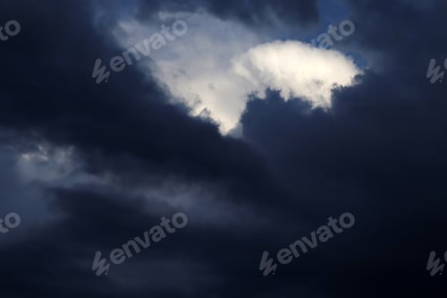 Preview: Dark storm clouds in the sky
