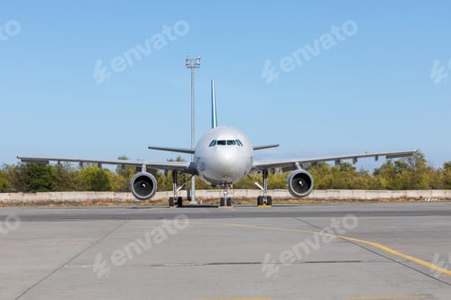 Preview: Airplane at the International Airport